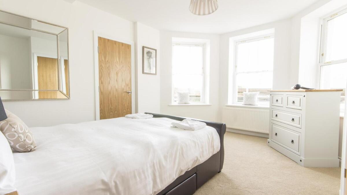 Captains Quarters 4 *
