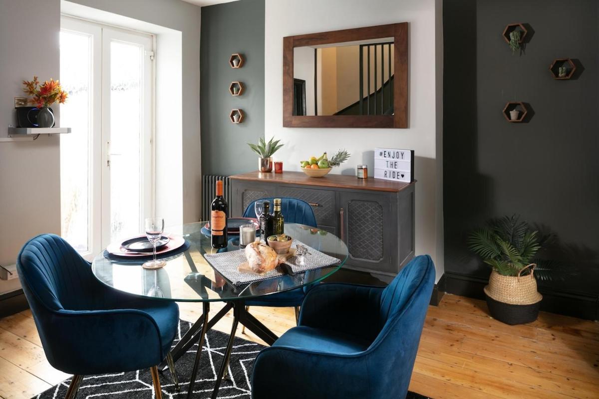 Sutton House By Pureserviced Holiday home *