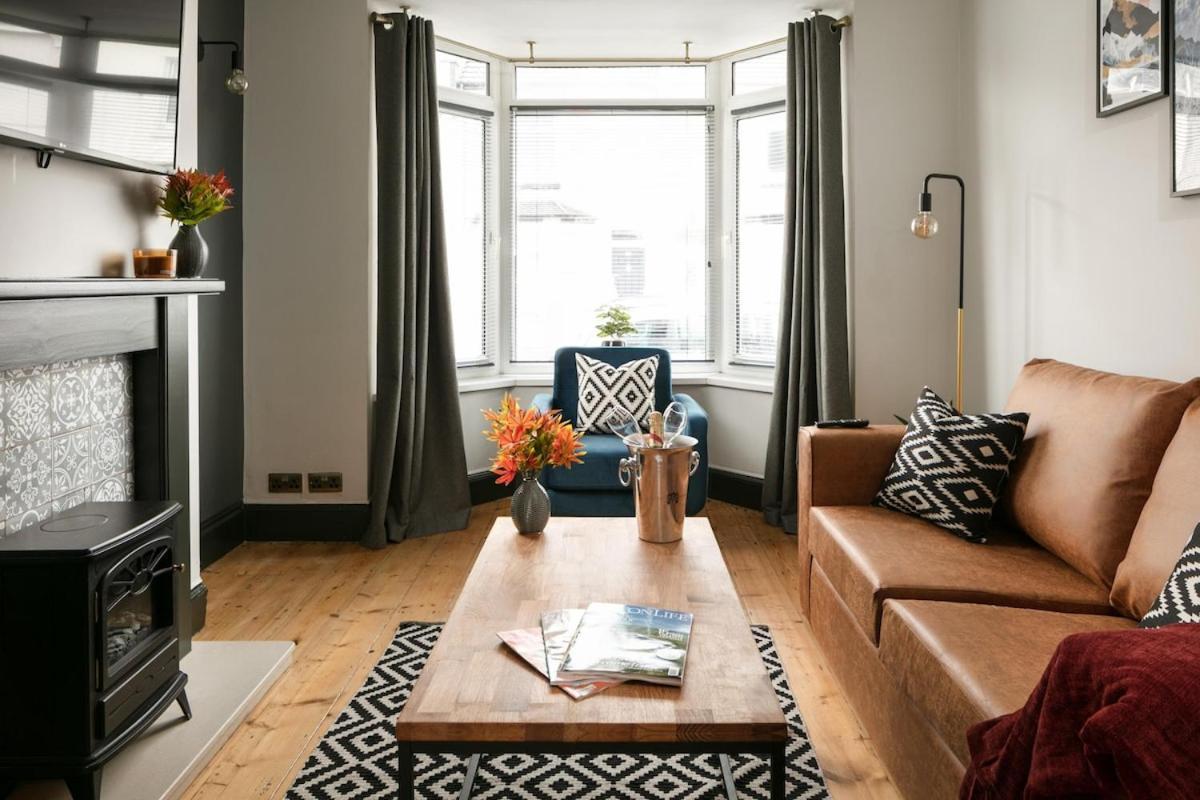Sutton House By Pureserviced Holiday home