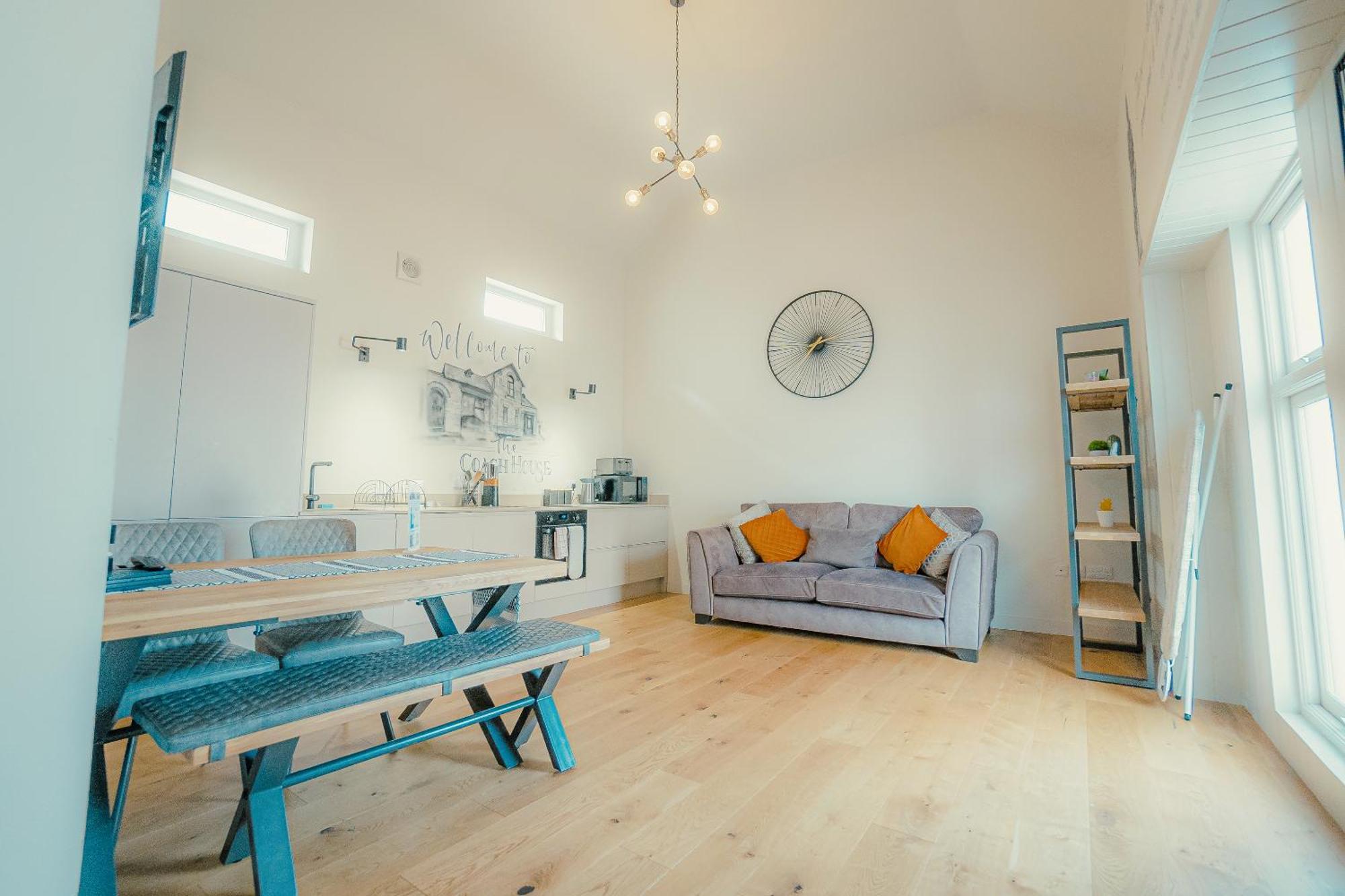 Executive Coach House On The 2 Free Parking Spaces Holiday home
