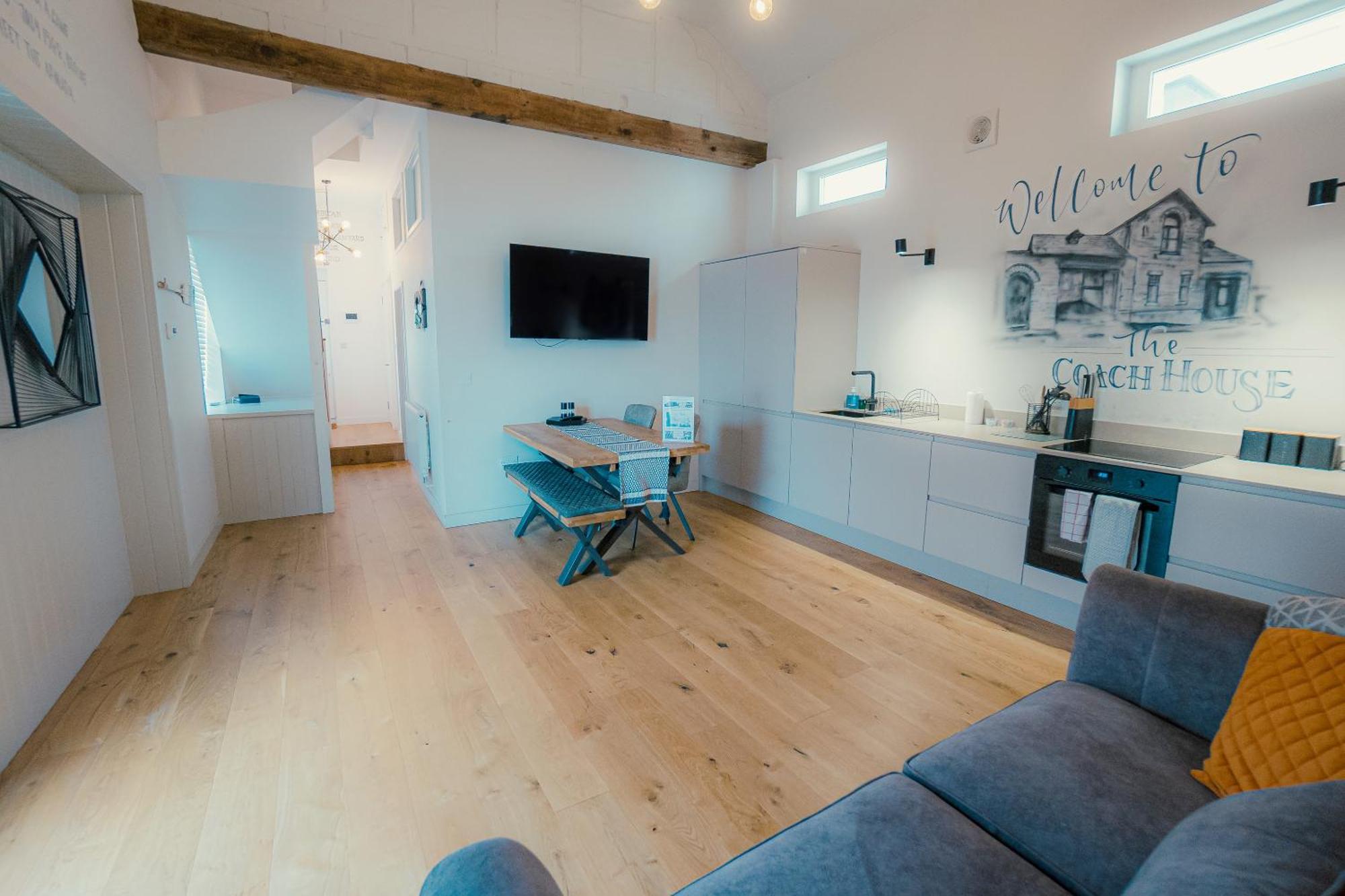 Executive Coach House On The 2 Free Parking Spaces Holiday home