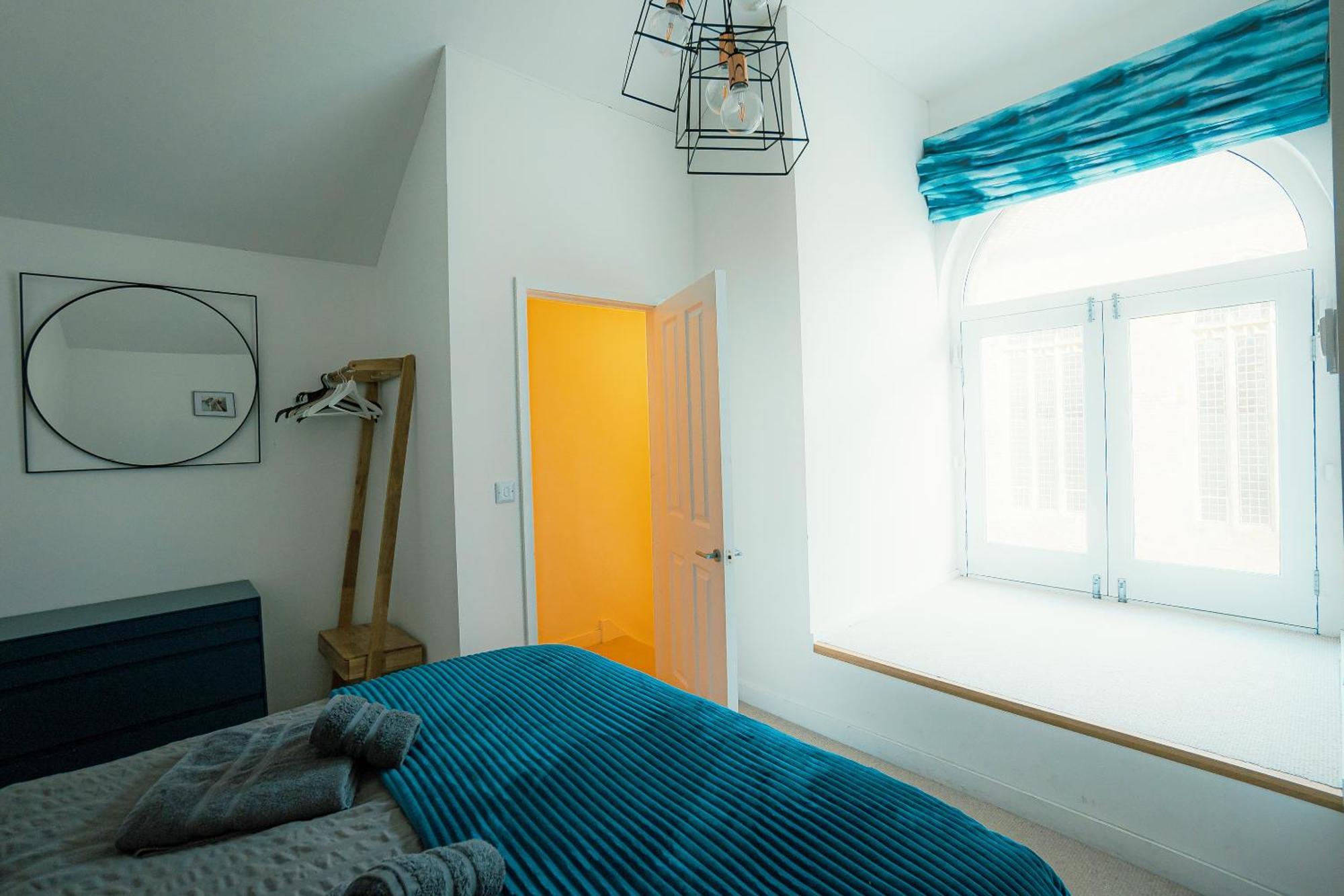 Executive Coach House On The 2 Free Parking Spaces Holiday home *