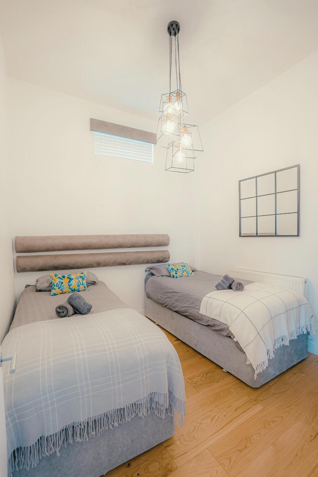 Executive Coach House On The 2 Free Parking Spaces Plymouth