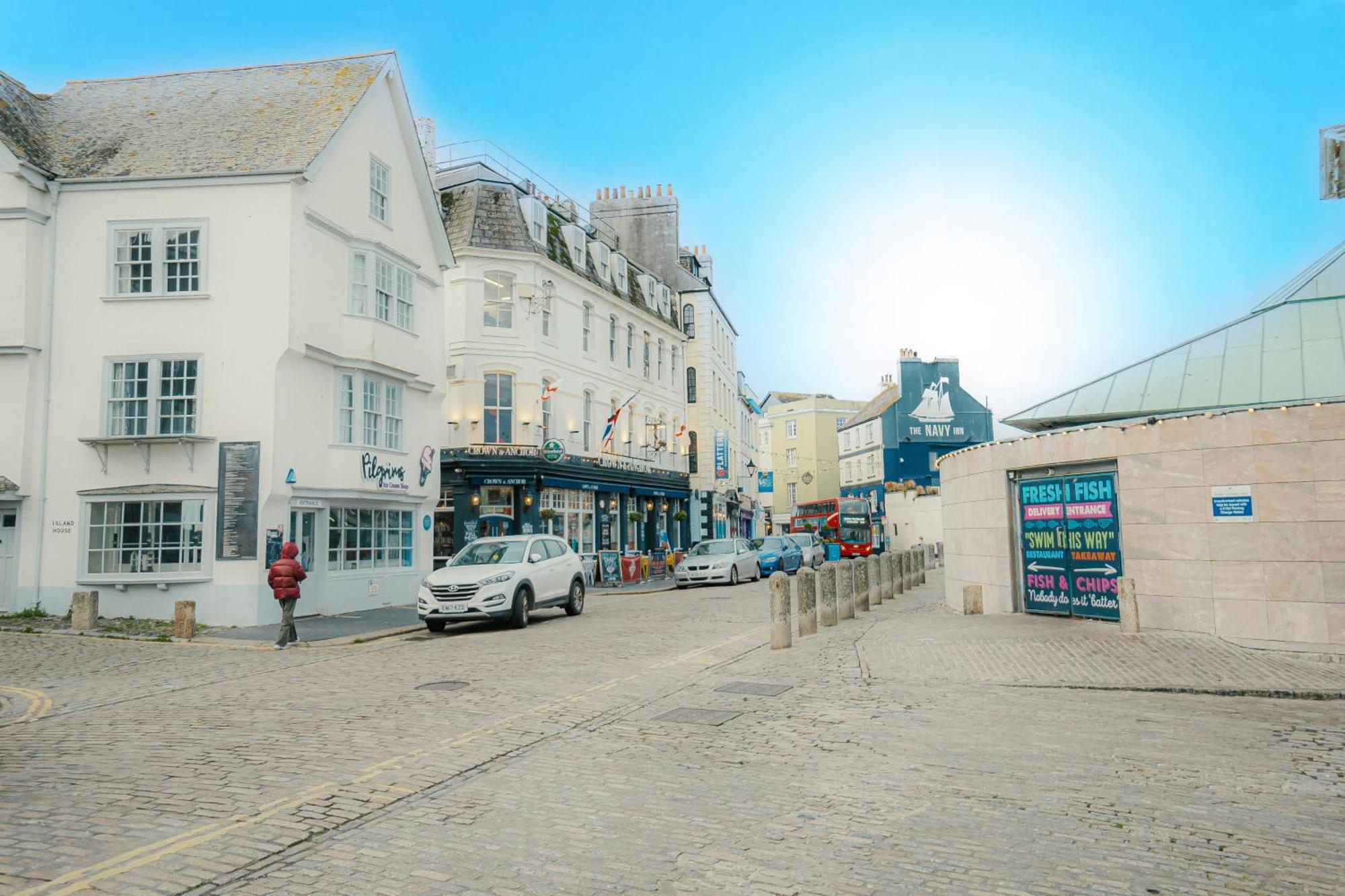 Executive Coach House On The 2 Free Parking Spaces * Plymouth