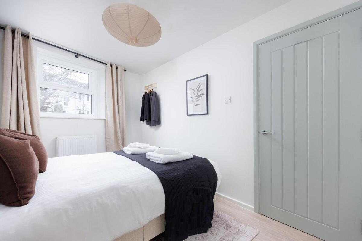 Luxury Ground Floor 2 Bed Apartment *