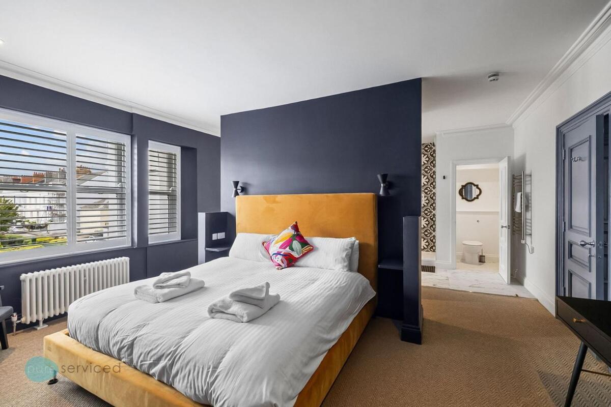 Huge Spacious 8 Bed Luxury Holiday home *