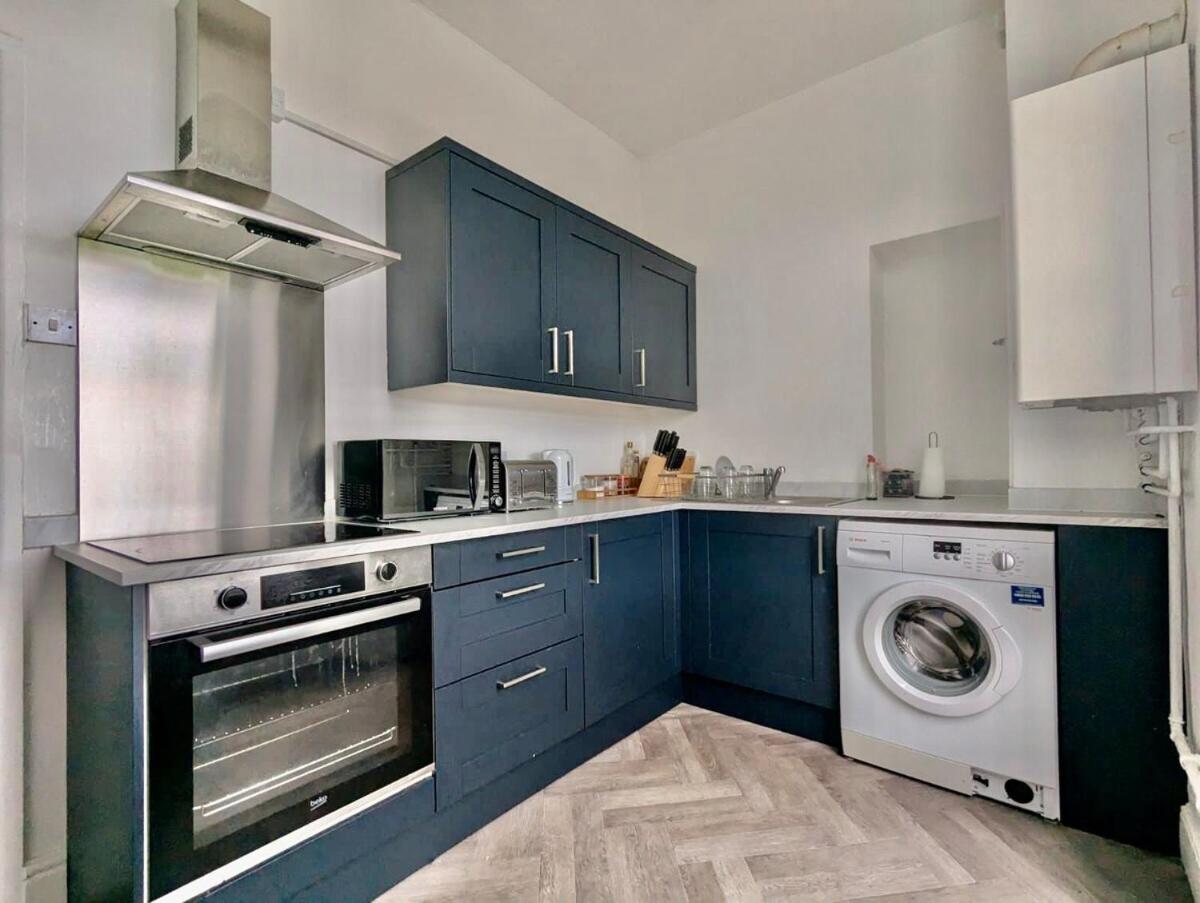 252 North Road West Apartment *