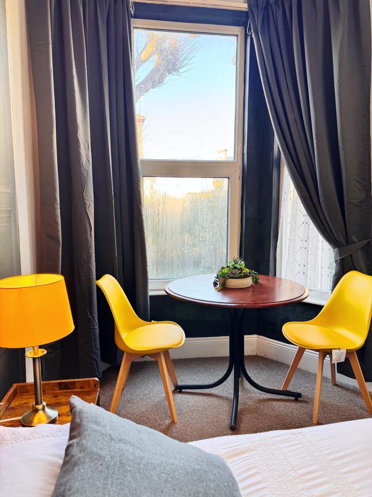 Apartment Spacious And Chic 65 Tv *