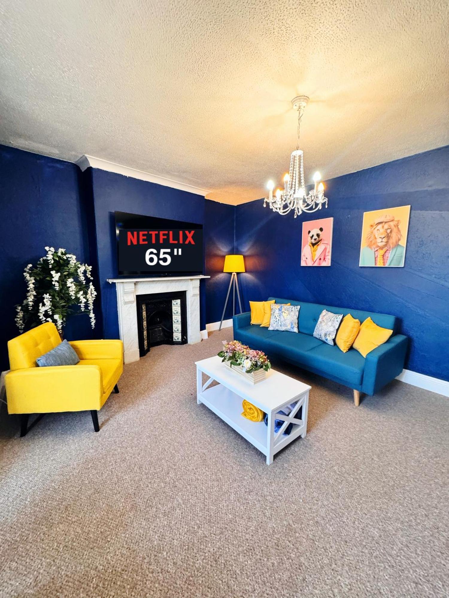 Spacious And Chic 65 Tv *