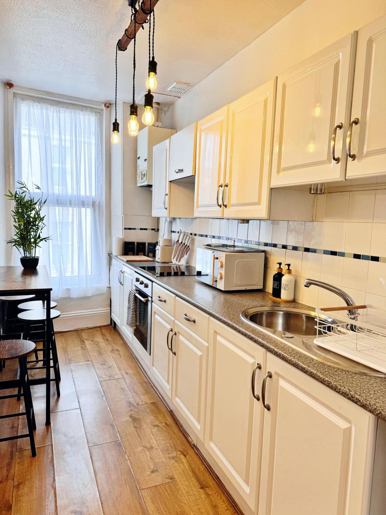 Apartment Spacious And Chic 65 Tv *