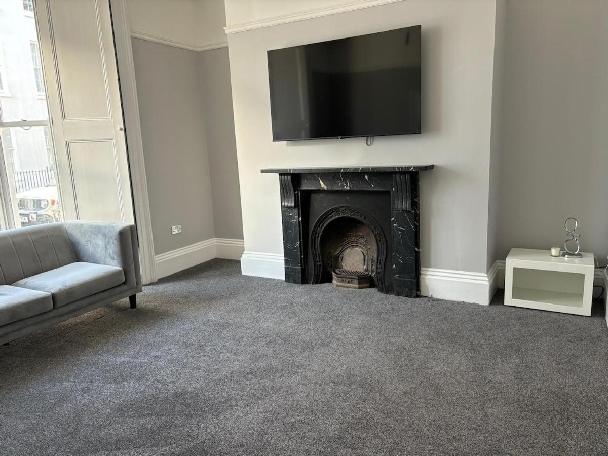 Stylish 2 Bedroom Maisonette Apartment Plymouth