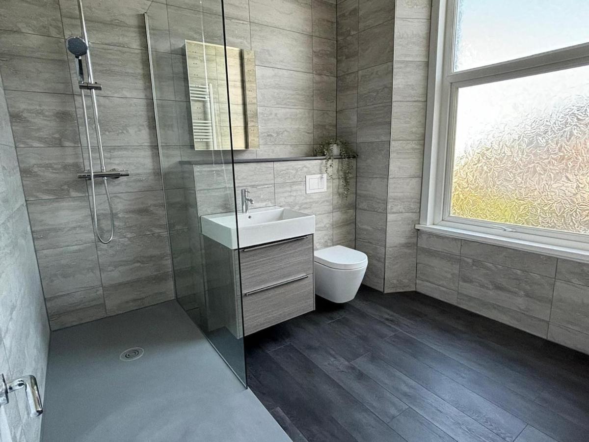 Stylish 2 Bedroom Maisonette