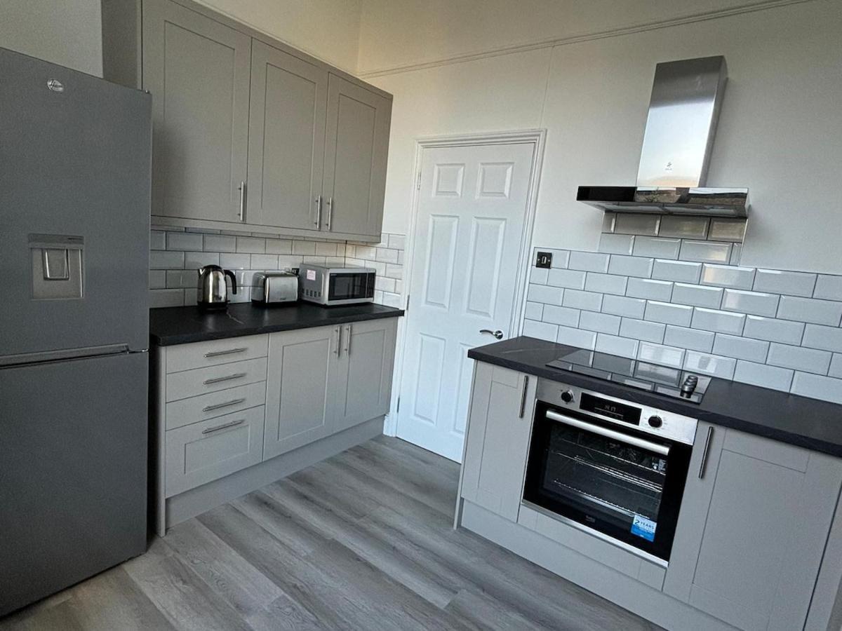 Apartment Stylish 2 Bedroom Maisonette *