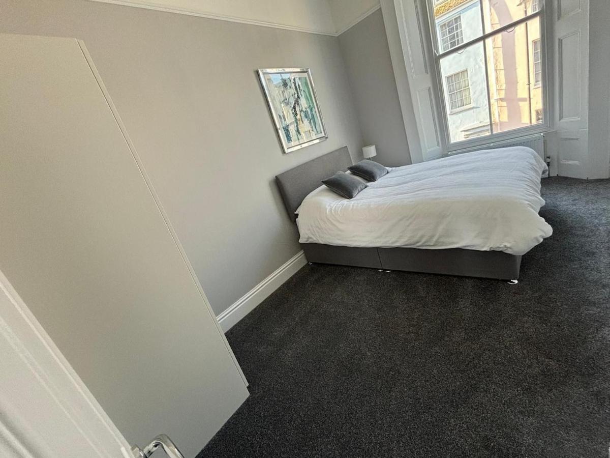 Stylish 2 Bedroom Maisonette Apartment Plymouth