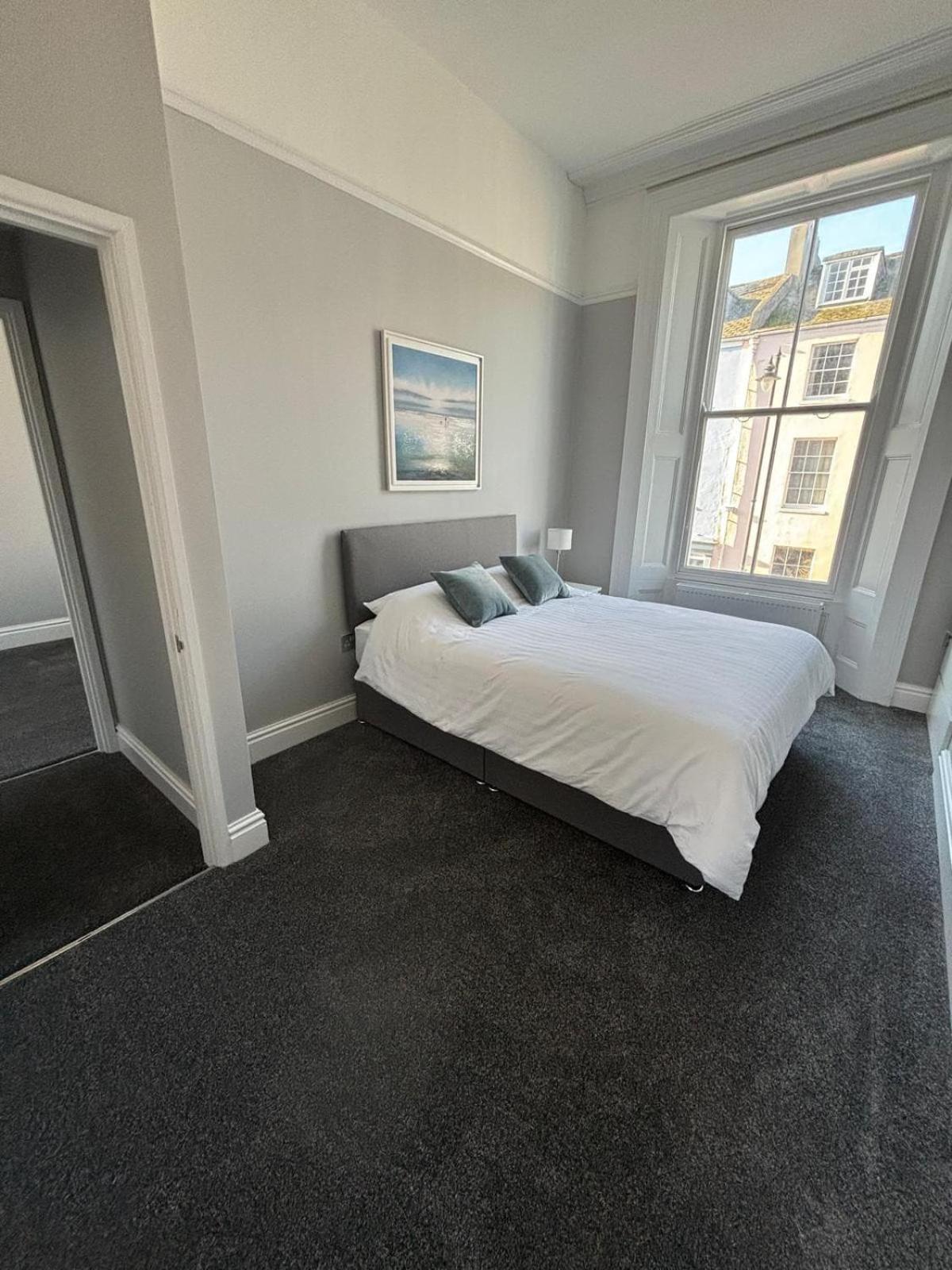 Stylish 2 Bedroom Maisonette Plymouth