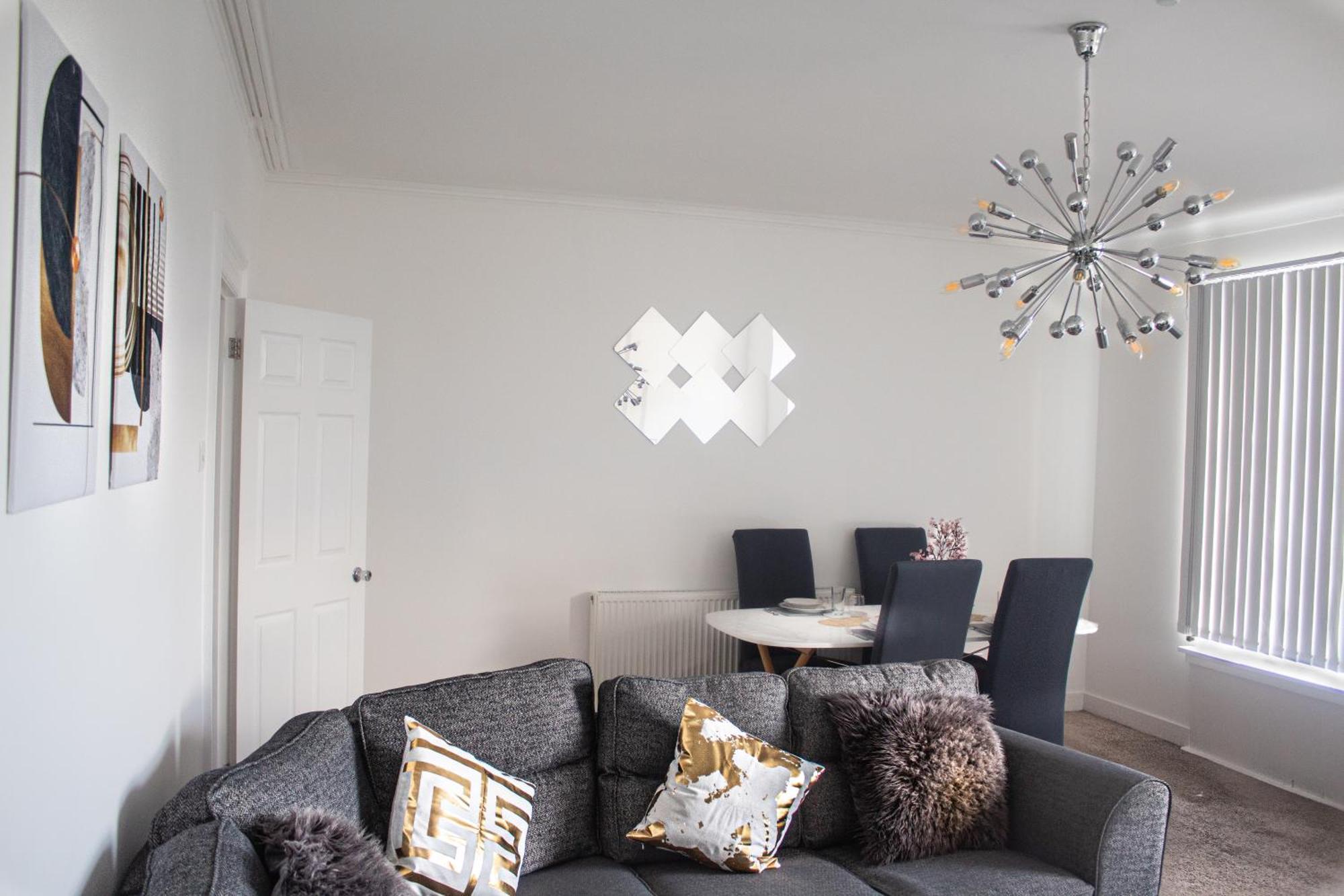 Private Parking, Urban Comfort & Haven Apartment Plymouth