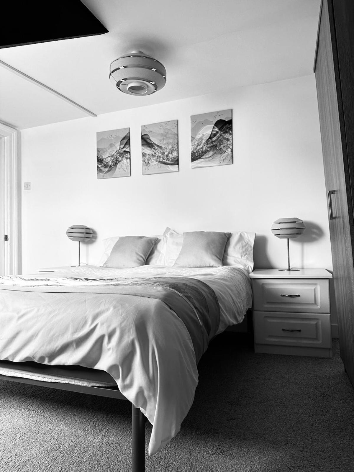 Private Parking, Urban Comfort & Haven Apartment Plymouth