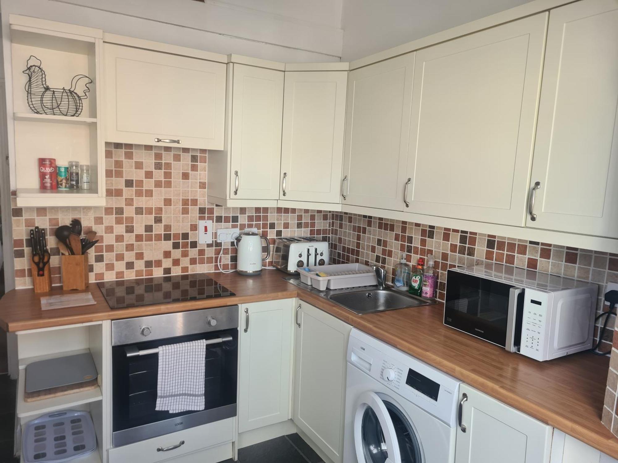 Spacious Two Bedroom Flat, Location Apartment