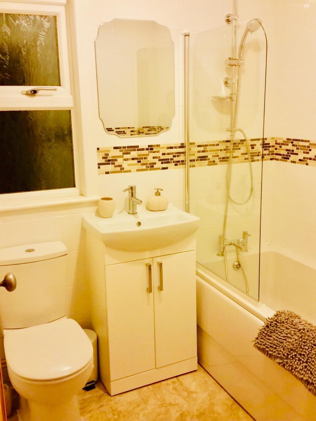 Spacious Two Bedroom Flat, Location * Plymouth