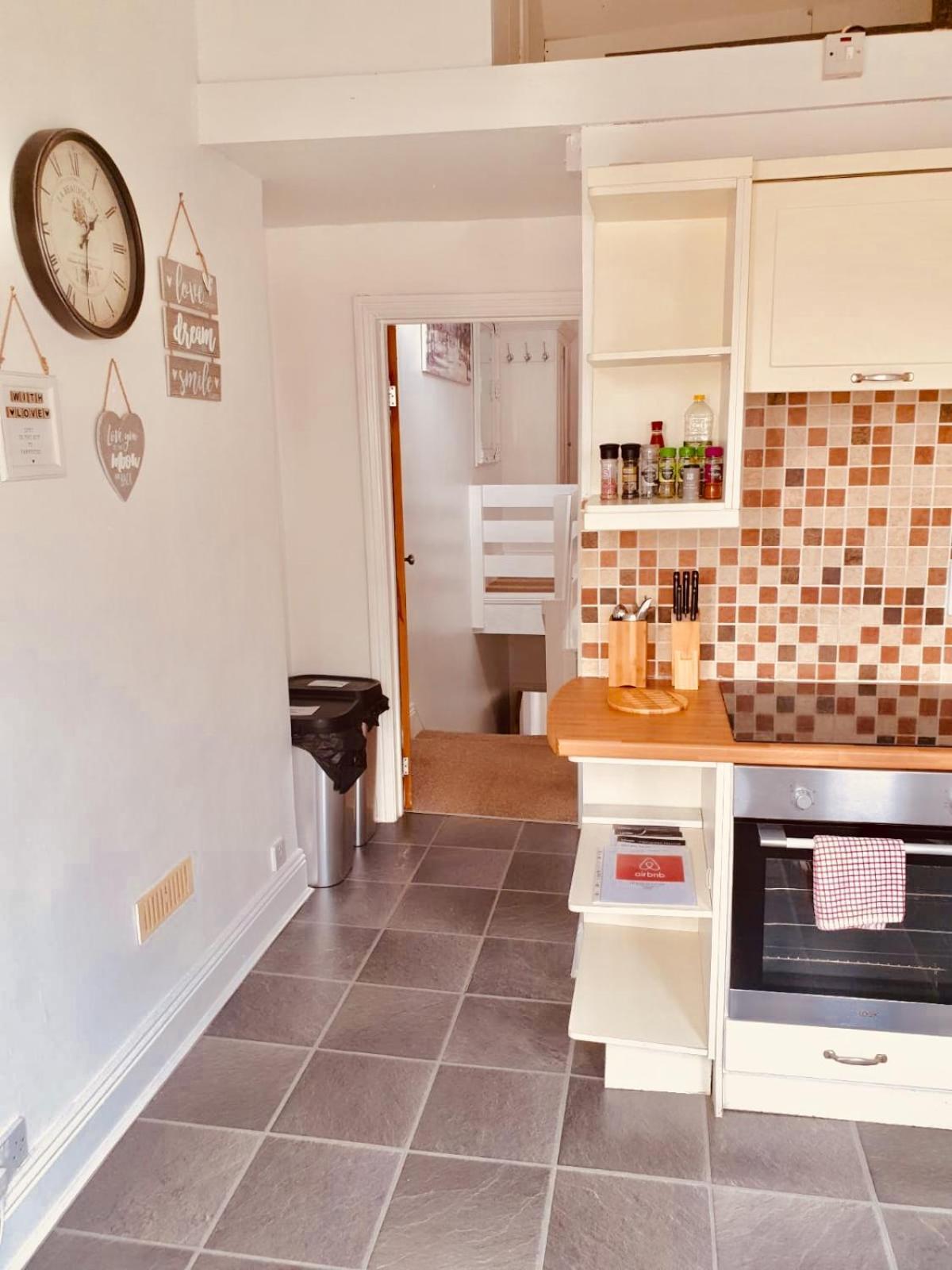 Apartment Spacious Two Bedroom Flat, Location Plymouth