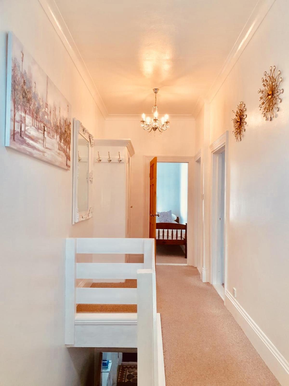 Spacious Two Bedroom Flat, Location * Plymouth