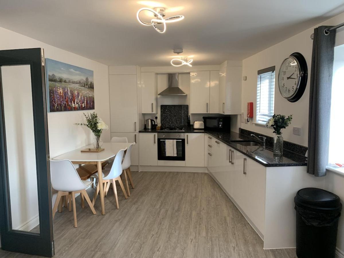 Harmony Court Luxury 2 Bed Apartment *