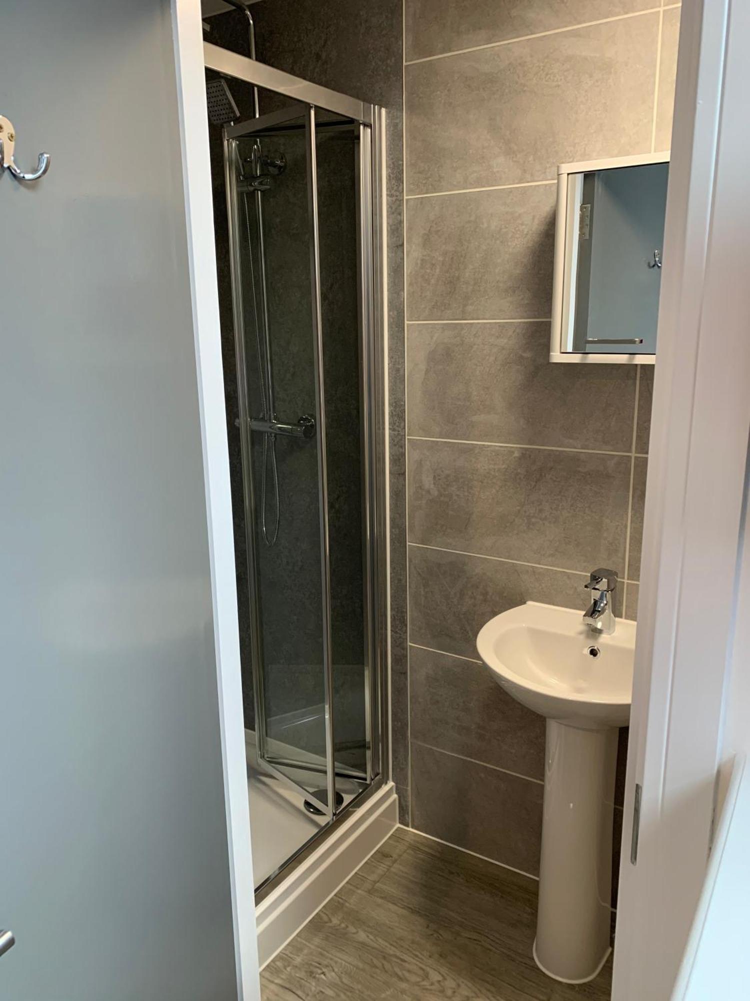 Apartment 6 Bed - Kings Cross By Pureserviced Plymouth