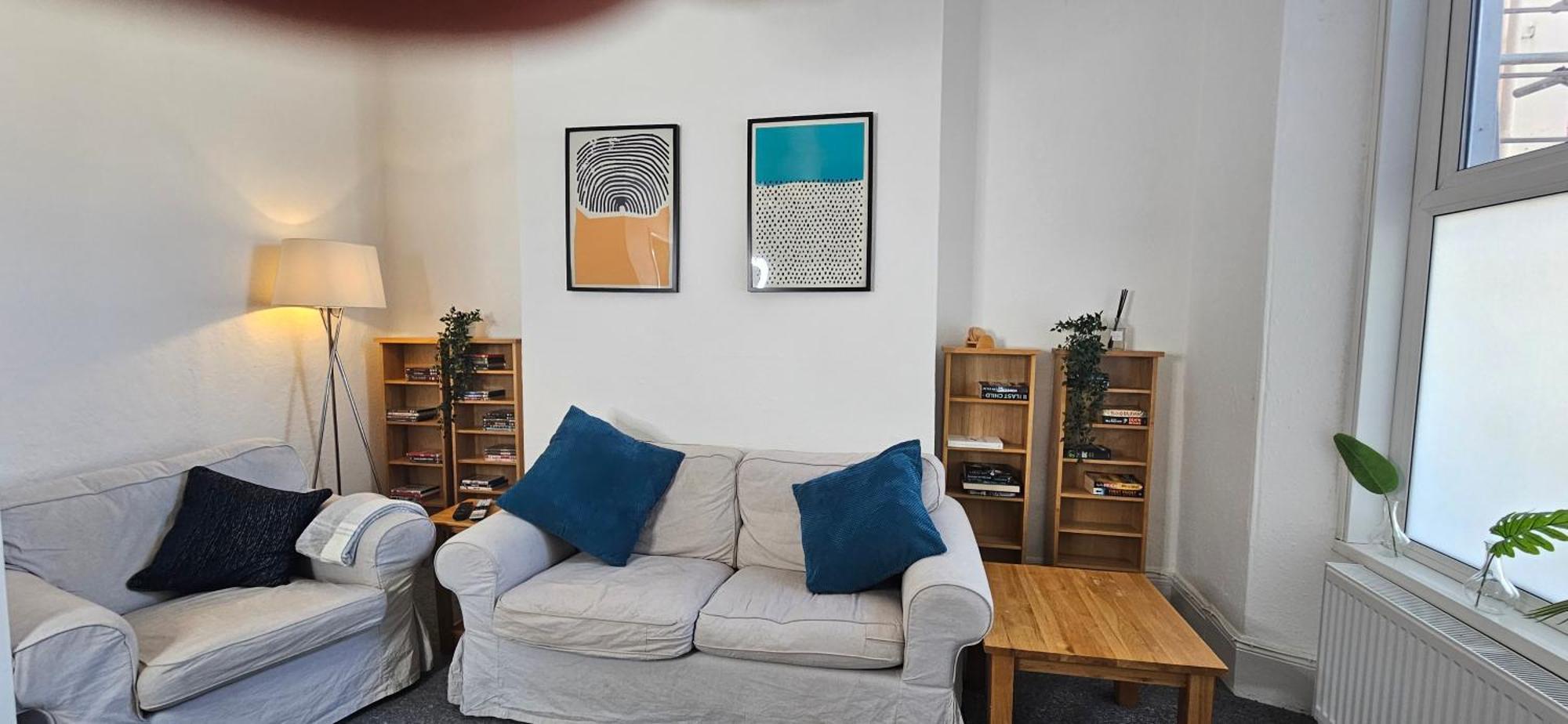 Apartment Spacious 2 Bed Flat In *