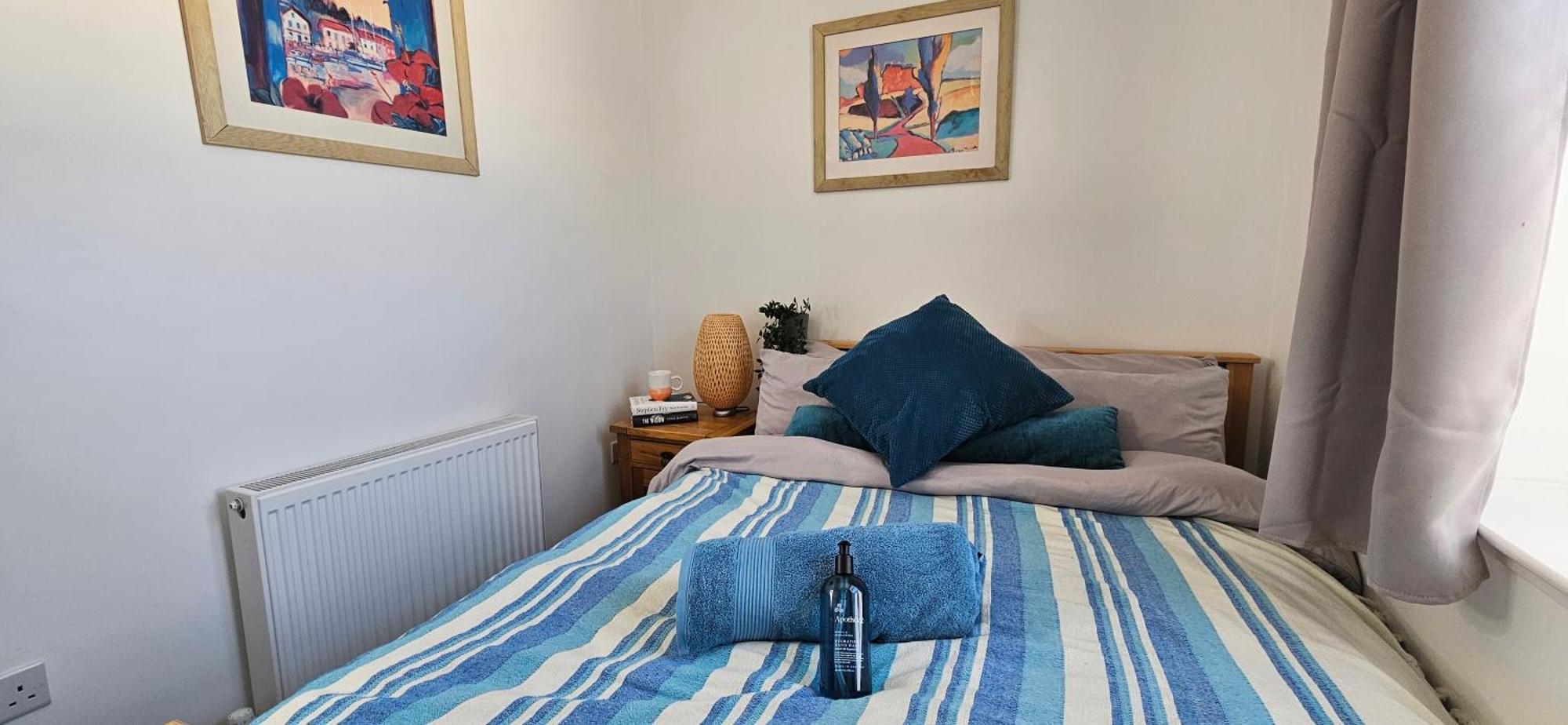 Spacious 2 Bed Flat In Apartment Plymouth