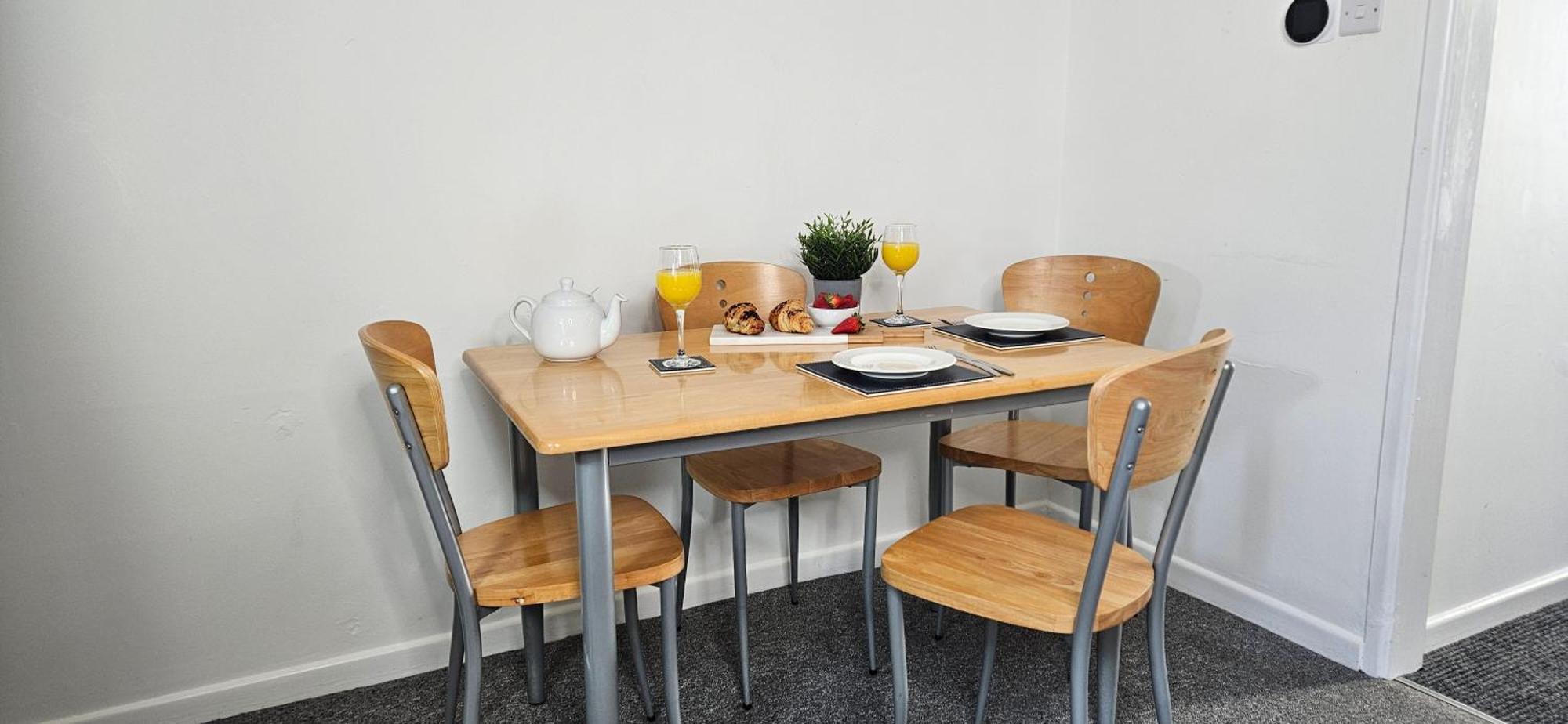 Spacious 2 Bed Flat In *