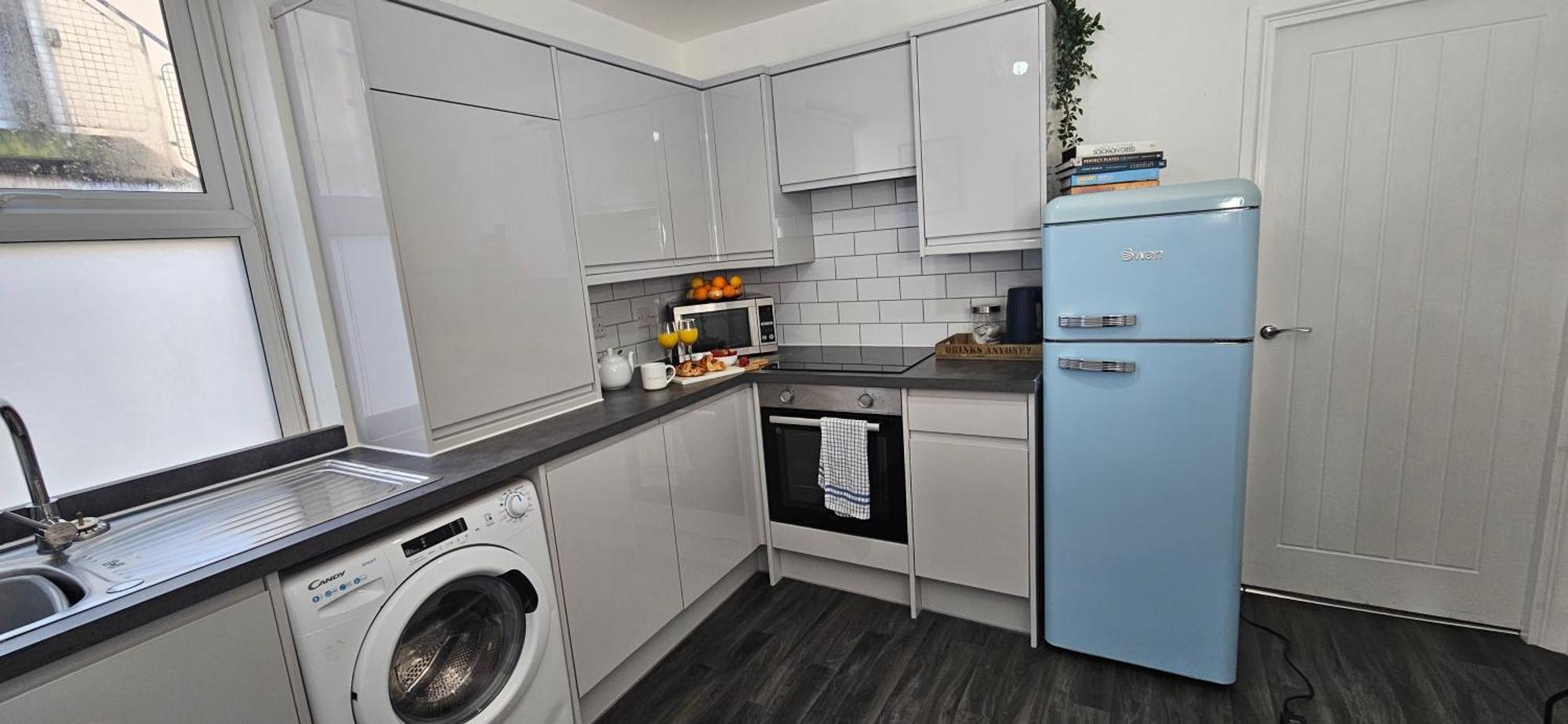 Spacious 2 Bed Flat In Plymouth