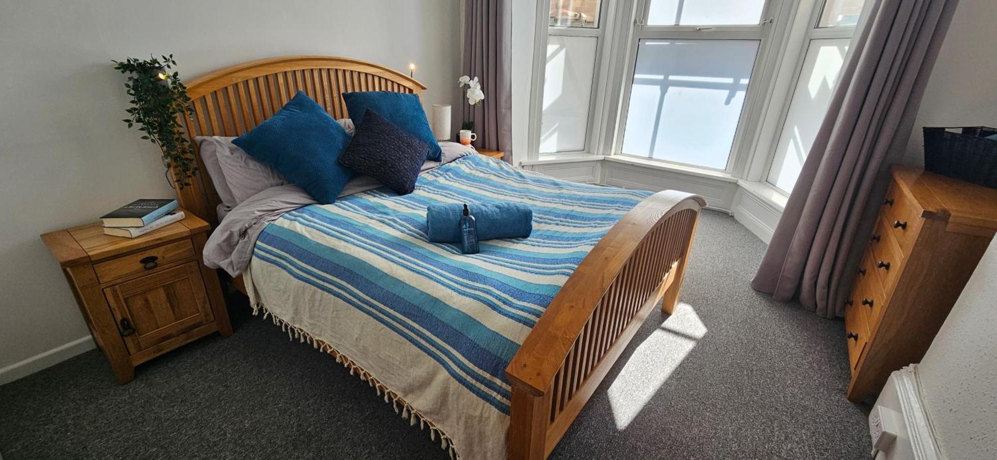 Spacious 2 Bed Flat In * Plymouth