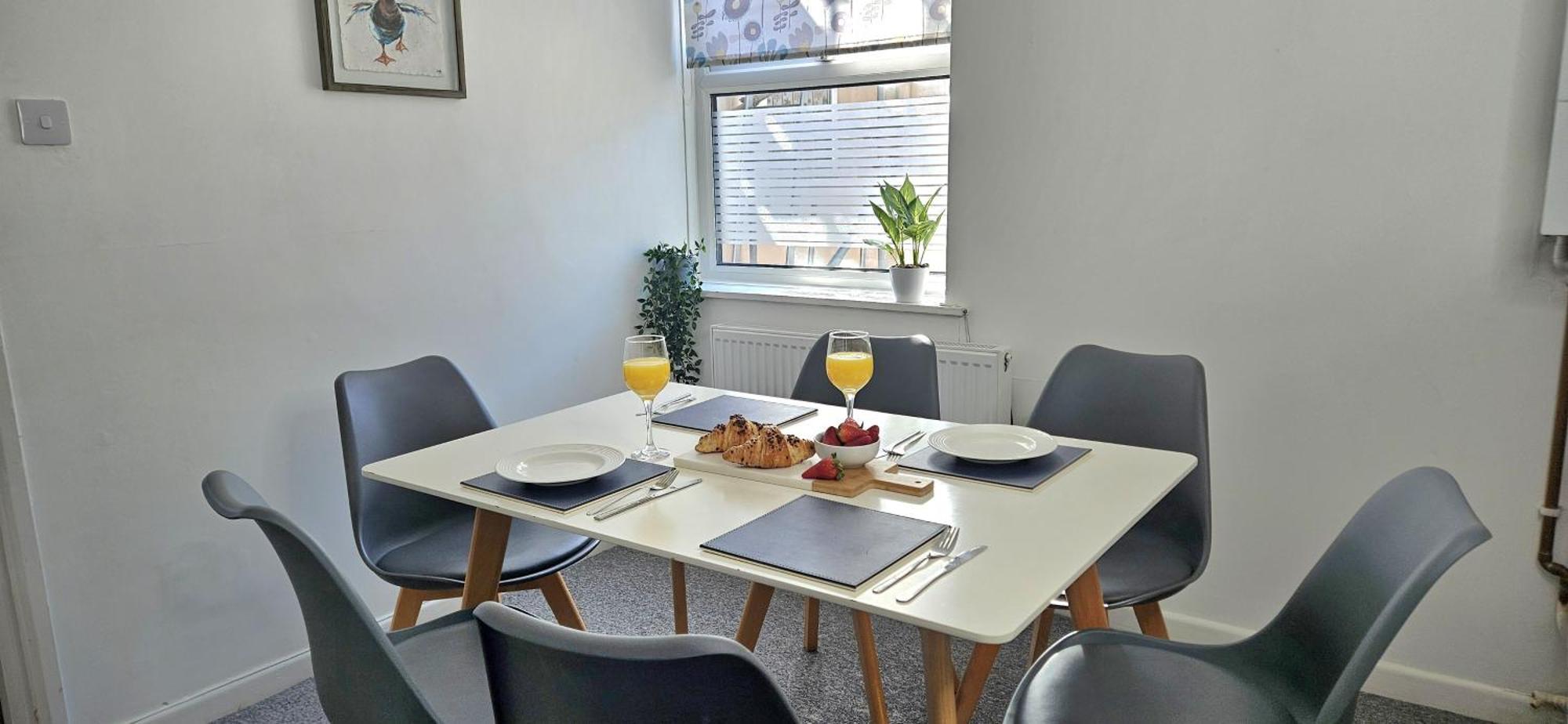 Spacious Penthouse In 3 Large Bedrooms * Plymouth