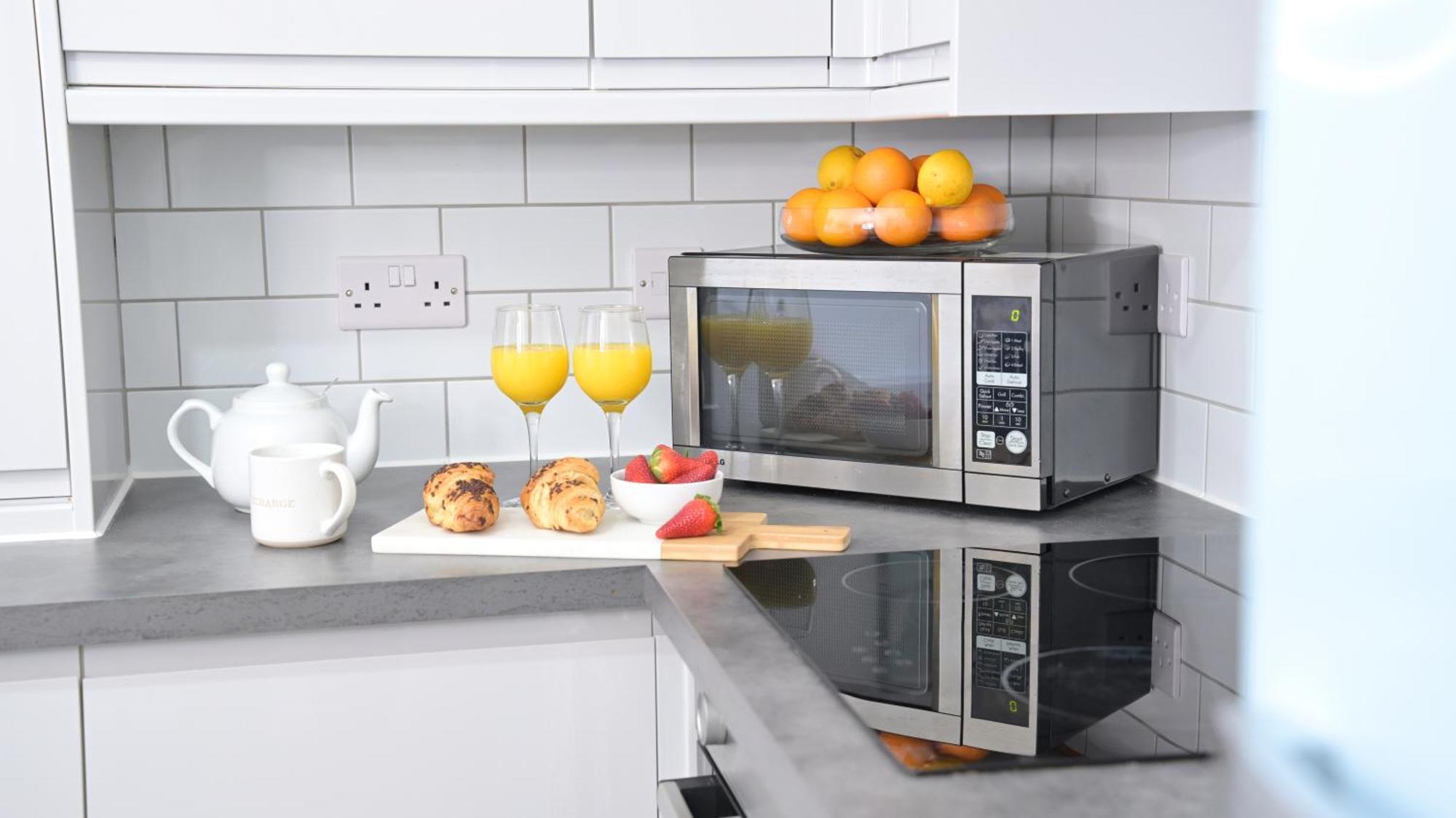 Spacious 2 Bed Flat In Apartment Plymouth
