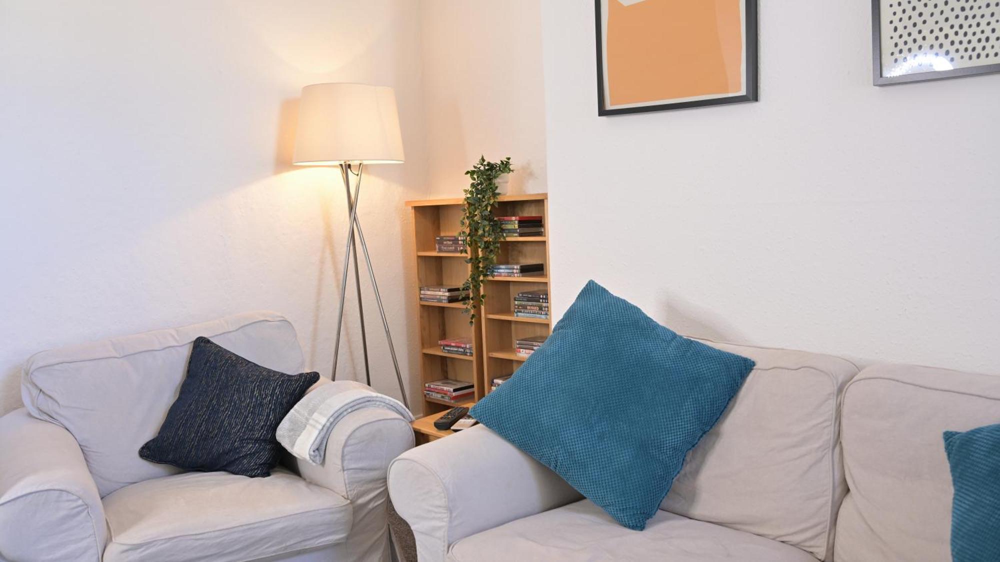 Spacious 2 Bed Flat In Apartment