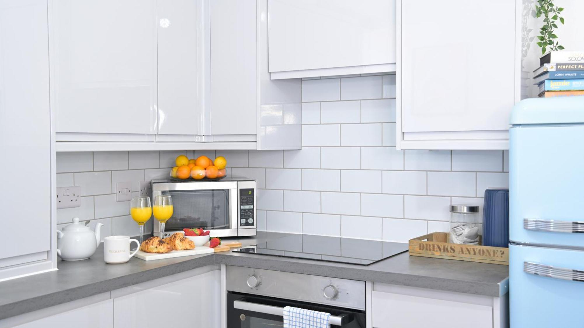 Spacious 2 Bed Flat In Apartment