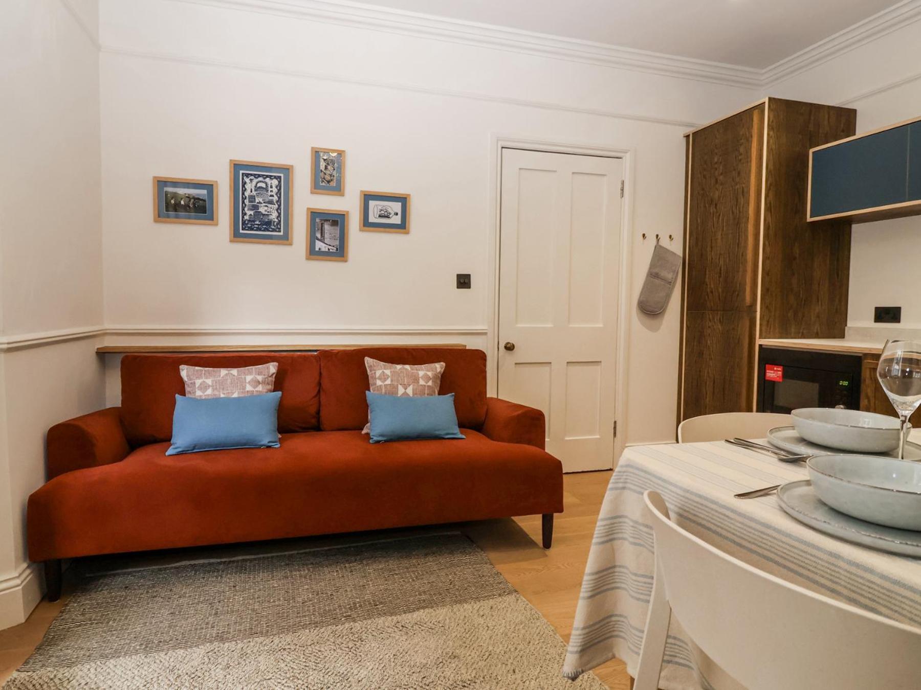 Tamar Flat 1, Basement 2 Sussex Place * Plymouth