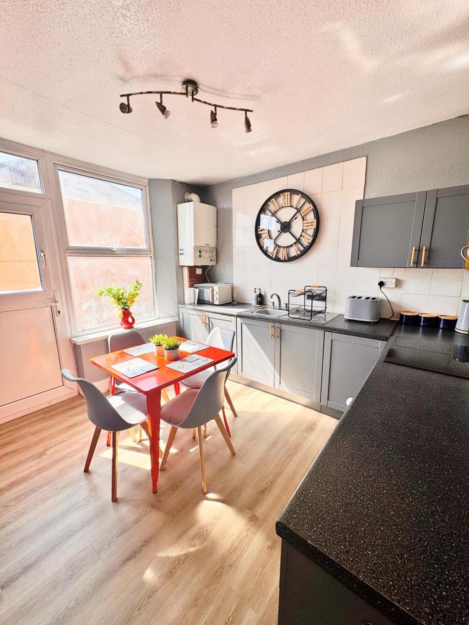 Apartment Offer Spacious And Chic 2 Bed Plymouth