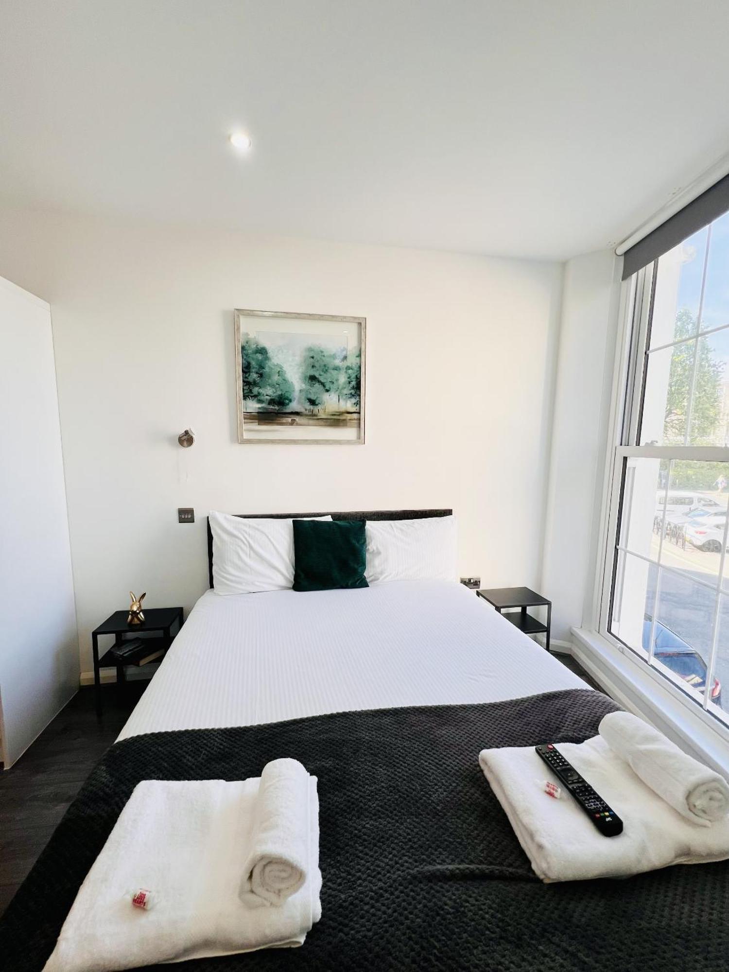 Fox House Studios, Aparthotel