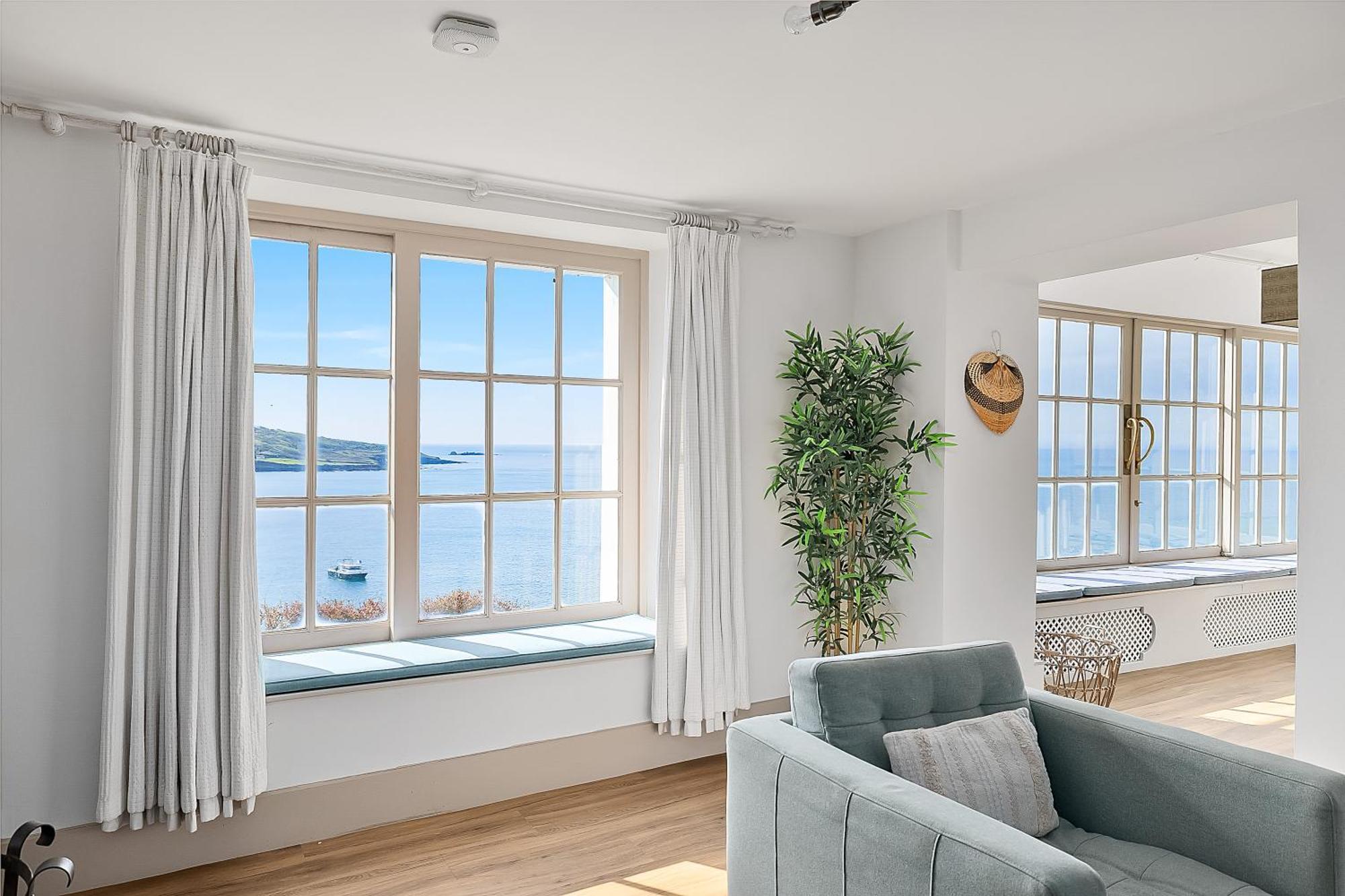 New 2024 Modern Luxury On The In Devon - Free Parking, Pets Welcome, Sleeps 10 Holiday home *