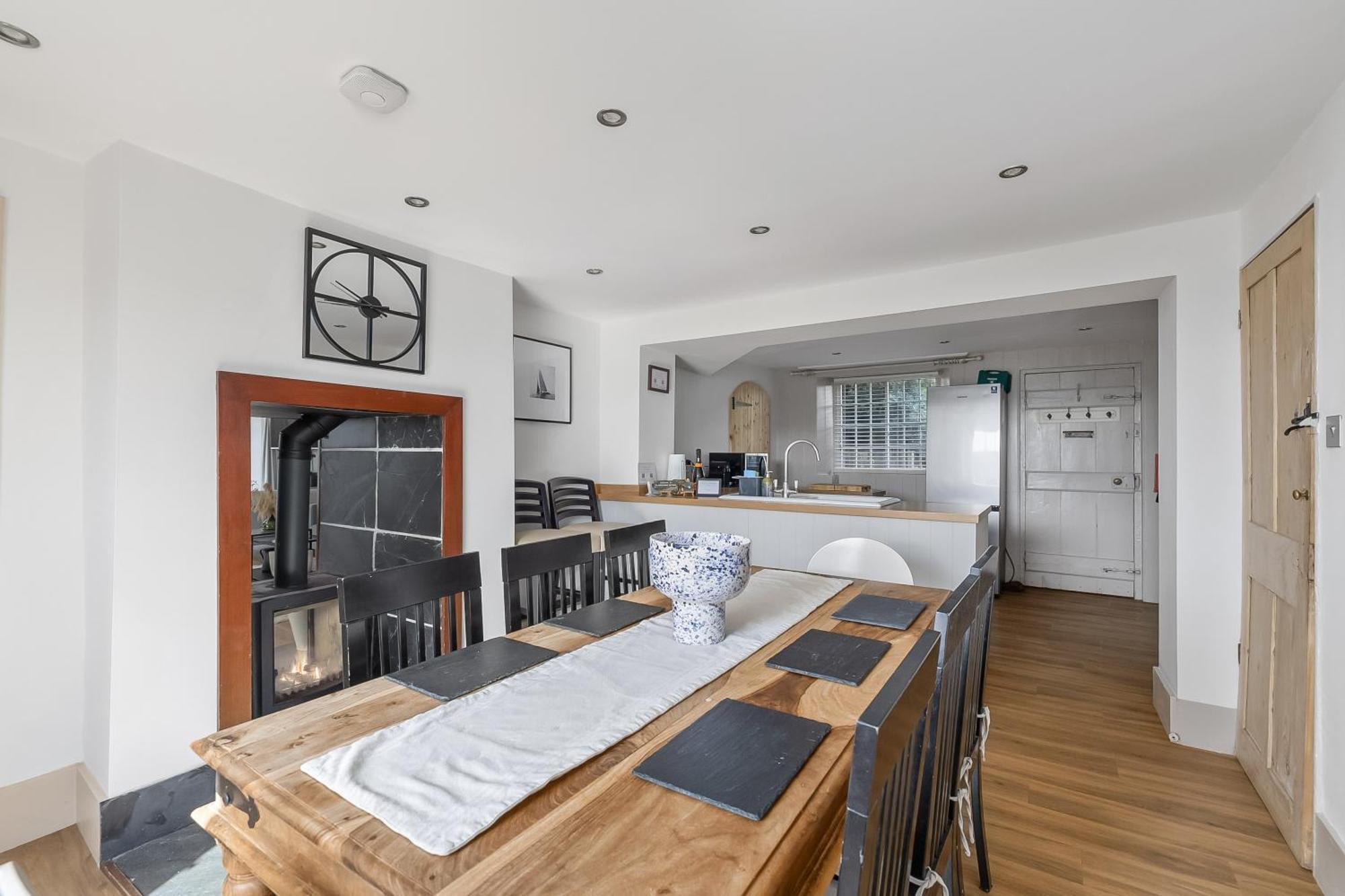 Holiday home New 2024 Modern Luxury On The In Devon - Free Parking, Pets Welcome, Sleeps 10 *