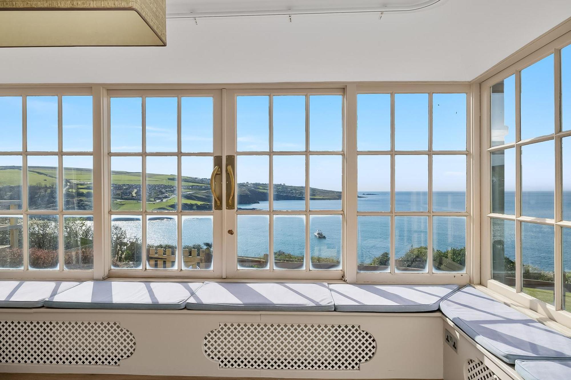 New 2024 Modern Luxury On The In Devon - Free Parking, Pets Welcome, Sleeps 10