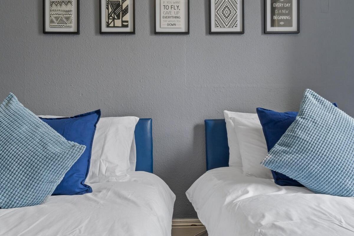 Apartment In By Keysleeps *