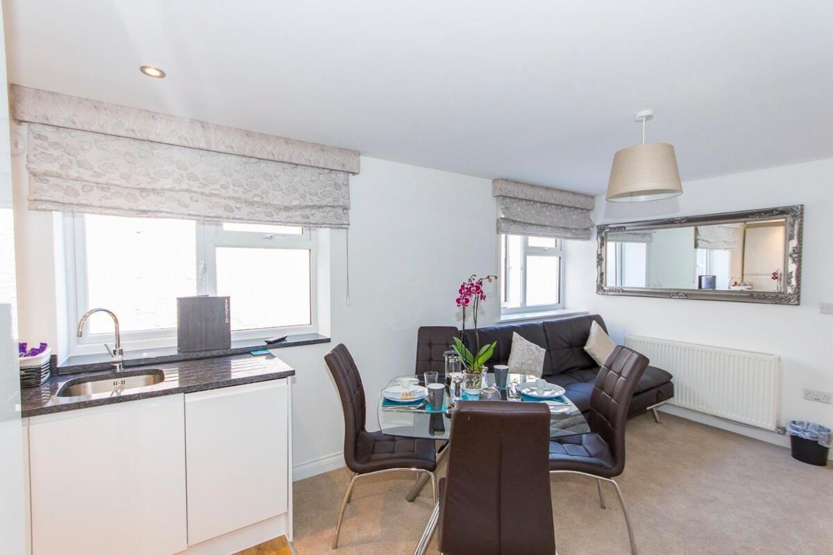 Luxury Lower Ground Floor Apartment Walled Area