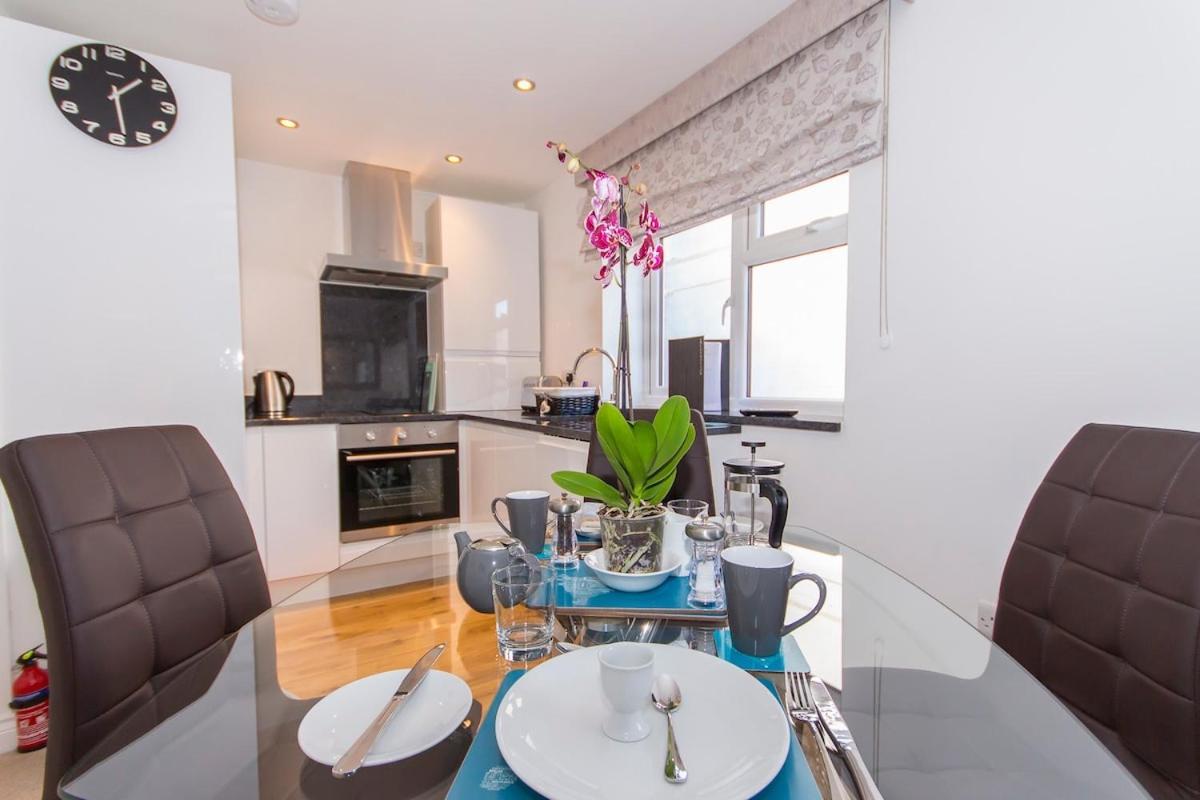 Holiday home Luxury Lower Ground Floor Apartment Walled Area