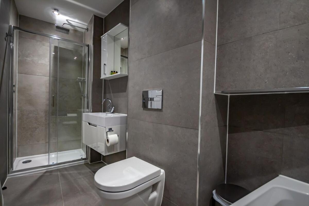 Luxury 4 Bedroom Ground Floor * Plymouth