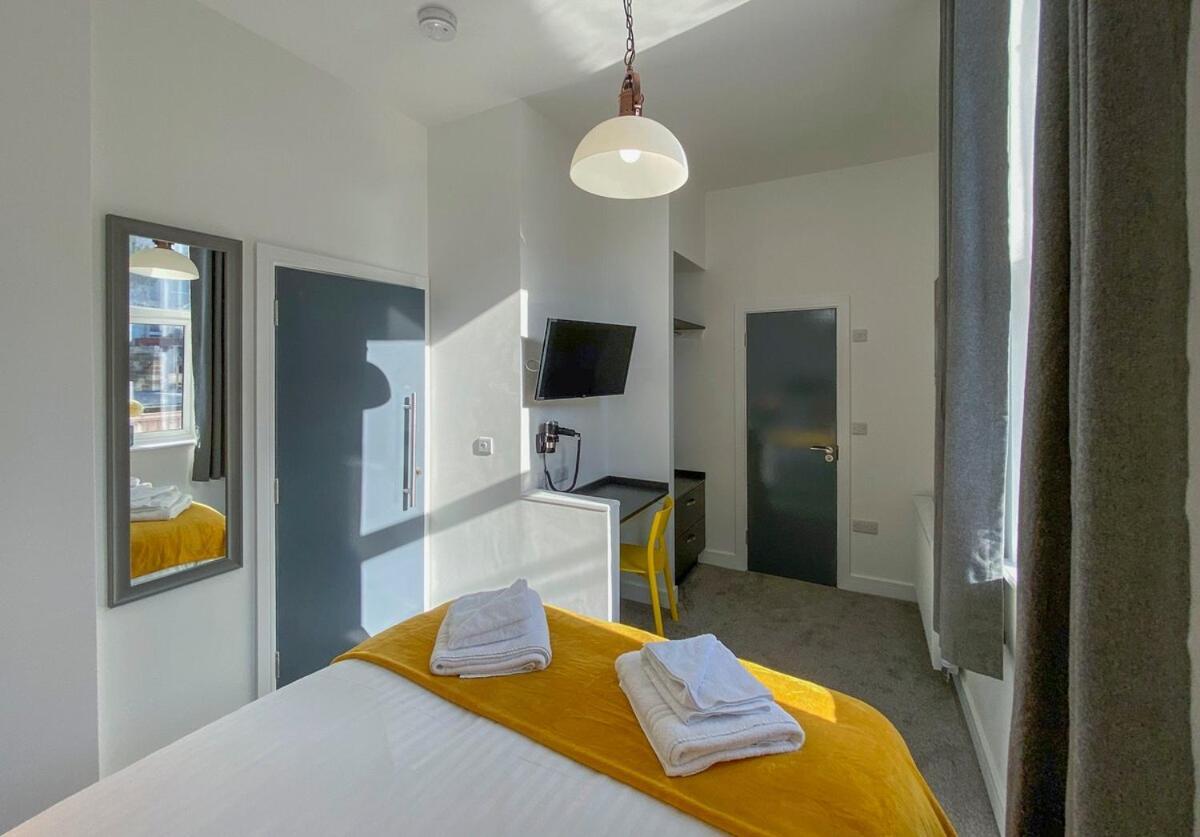 2 Bed Close To Station And Centre *