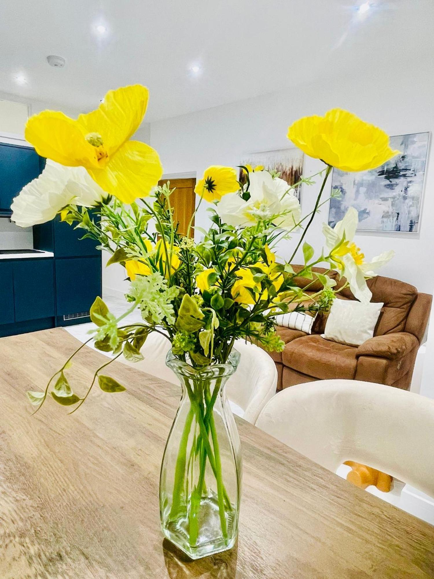 Holiday home New Modern 2 Bed Ment With Free Parking Plymouth