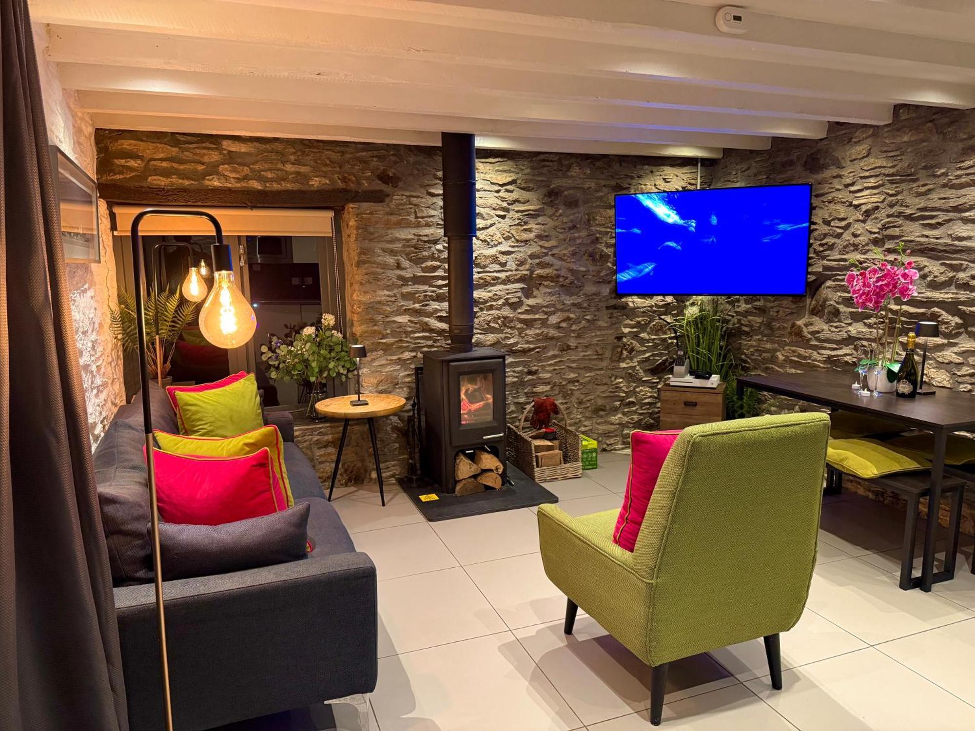 Sunridge Fishing With Hot Tub & Giant Cinema * Plymouth