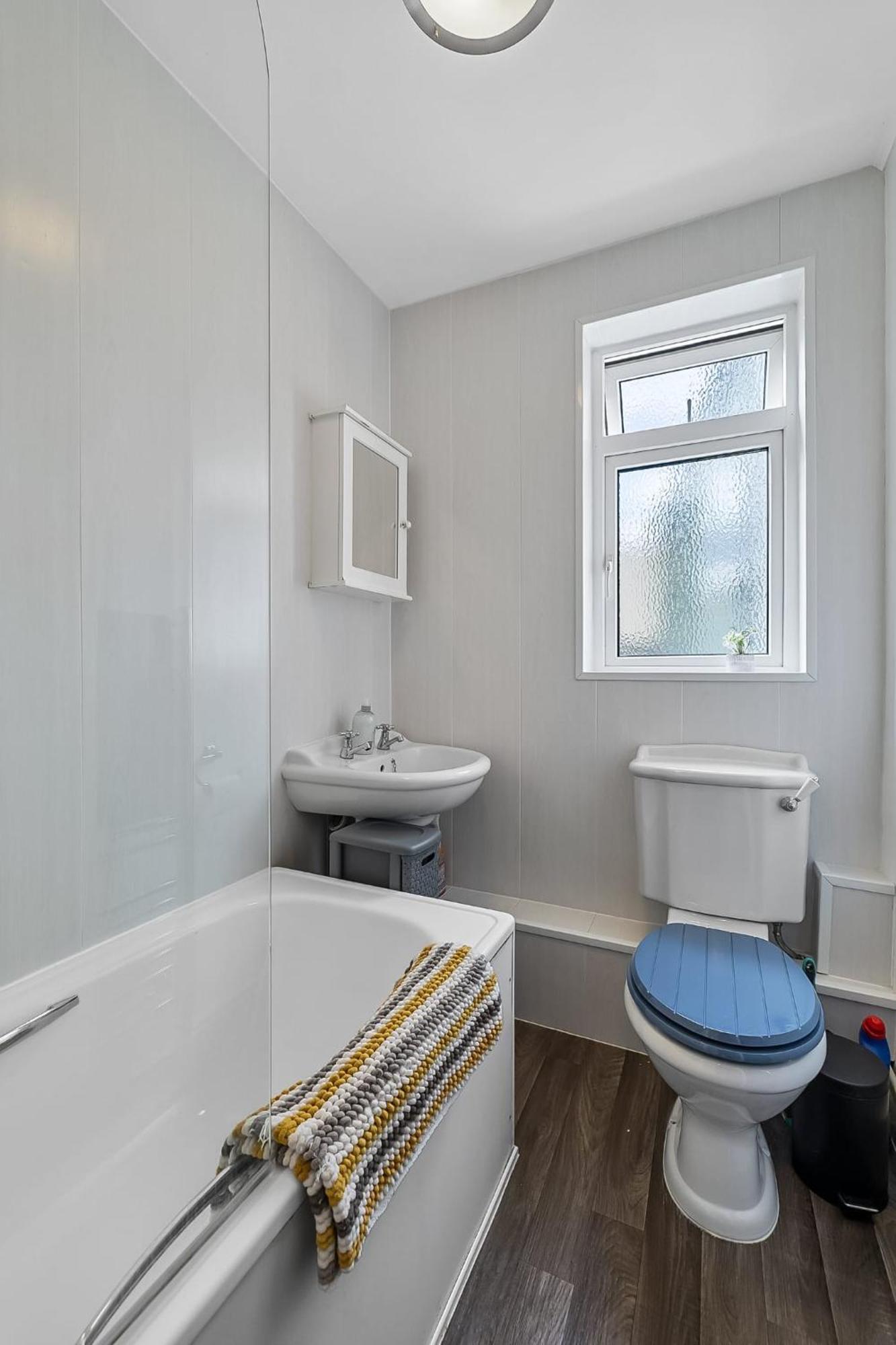 4 Bed Park View House-free Parking - Sleep 8 Holiday home Plymouth